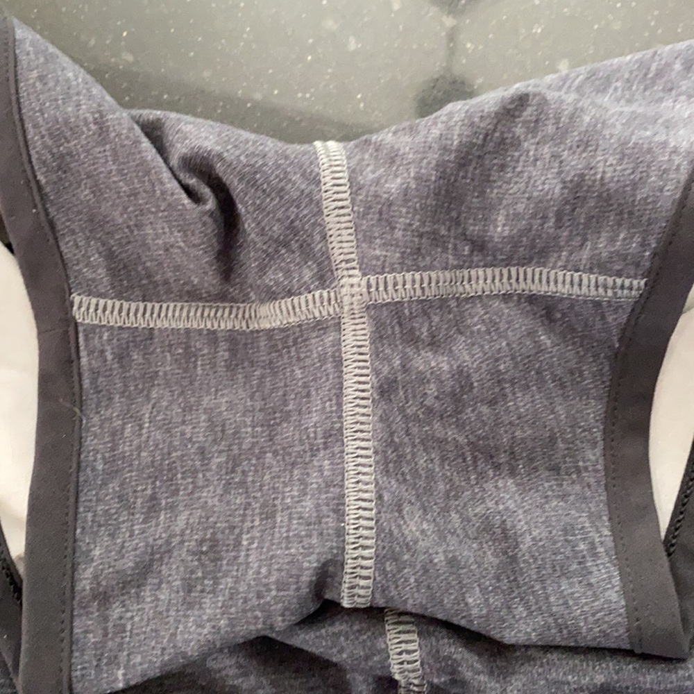 Lululemon Speed-Up shorts 2.5 inches - Picture 5 of 6